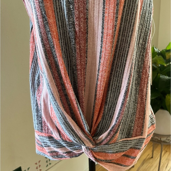 Another Reason Women’s Sleeveless Vertical Striped Top - Size Large - Picture 3 of 8